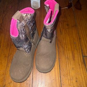 Girls boots